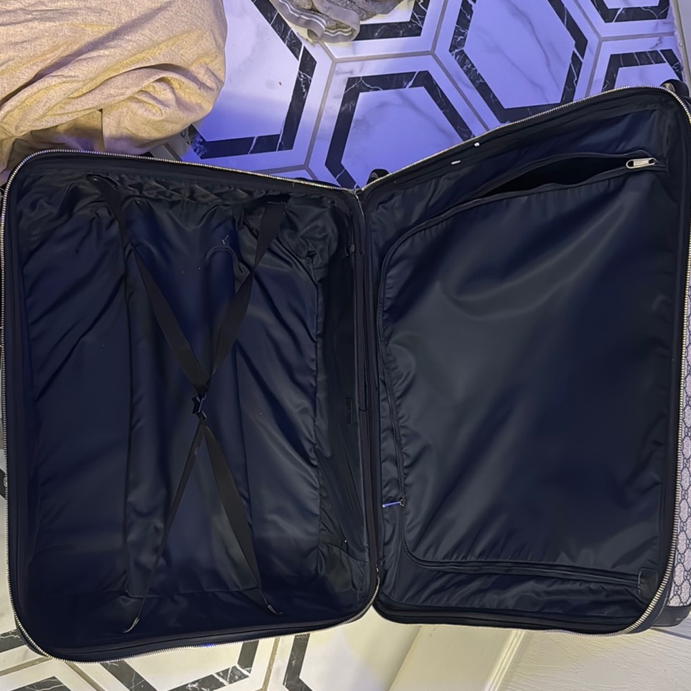 Gucci Cream and Black Travel Bag. Iconic Design. Only travel box. No handbag - Picture 6 of 7